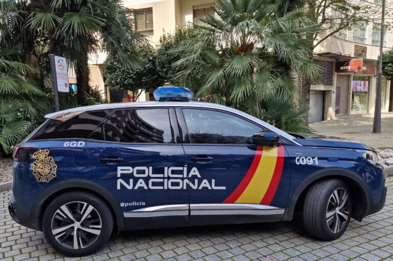 Detido un vigués por roubar en 22 vehículos da área de Compostela