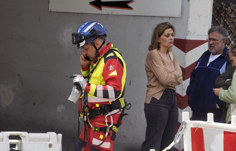 Tres minutos de silencio no Pleno de Vigo en recordo do bombeiro falecido o sábado cando traballaba