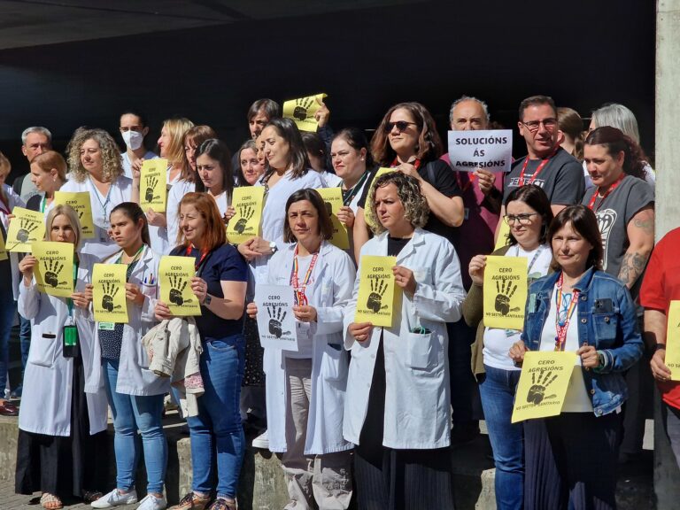 Sanitarios protestan polas “crecentes” agresións por parte de usuarios e reclaman “medios de protección”