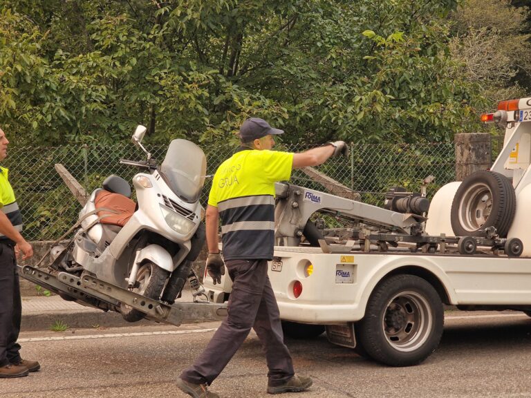 Feridos dous motoristas en Vigo en dous accidentes diferentes