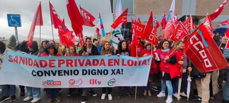 Concentración dun centenar de traballadores da sanidade privada en Vigo por un convenio “digno”