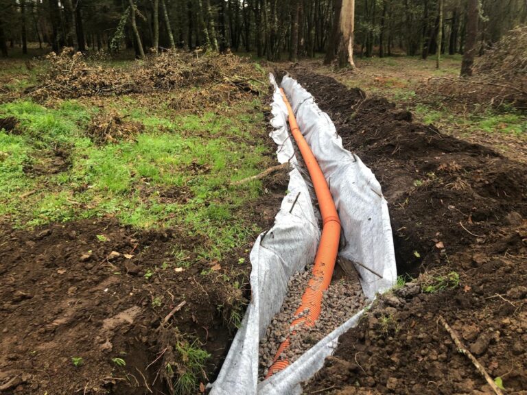 Veciños de Cabral alertan de que comuneiros continúan con obras no nacemento do río Lagares a pesar de ser paralizadas