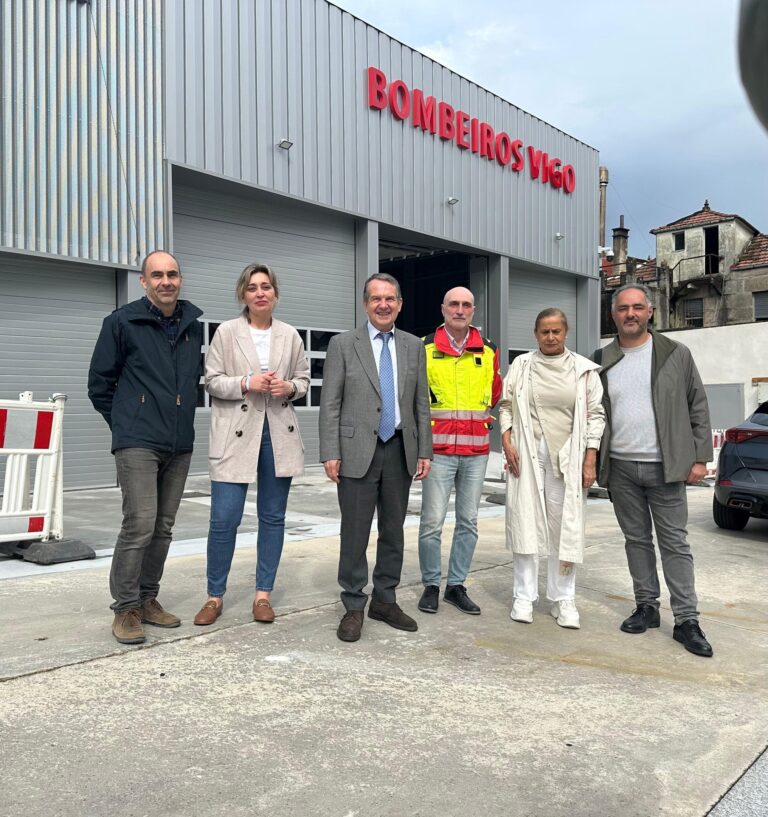 Caballero visita o novo parque de bombeiros de Esturáns que abrirá “en 10 días”