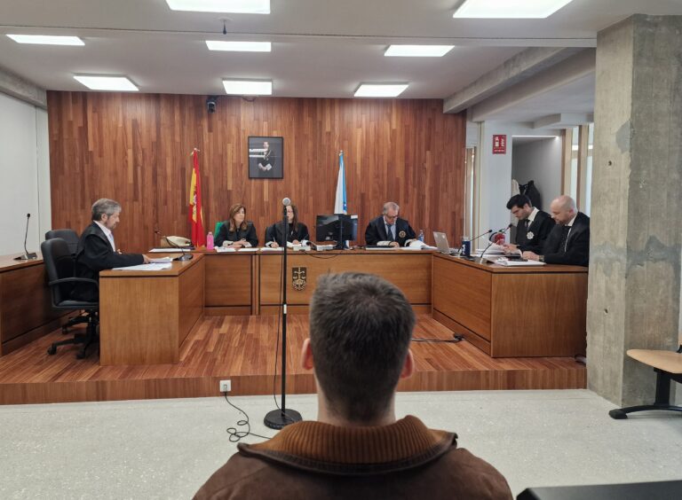 Un acusado de violar a unha moza en Vigo asegura que mantivo relacións consentidas previas pero nega a agresión
