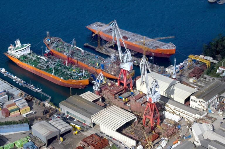 Contrato entre Astilleros San Enrique para a fabricación de estruturas de plataformas ‘offshore’ con Dragados e Siemens