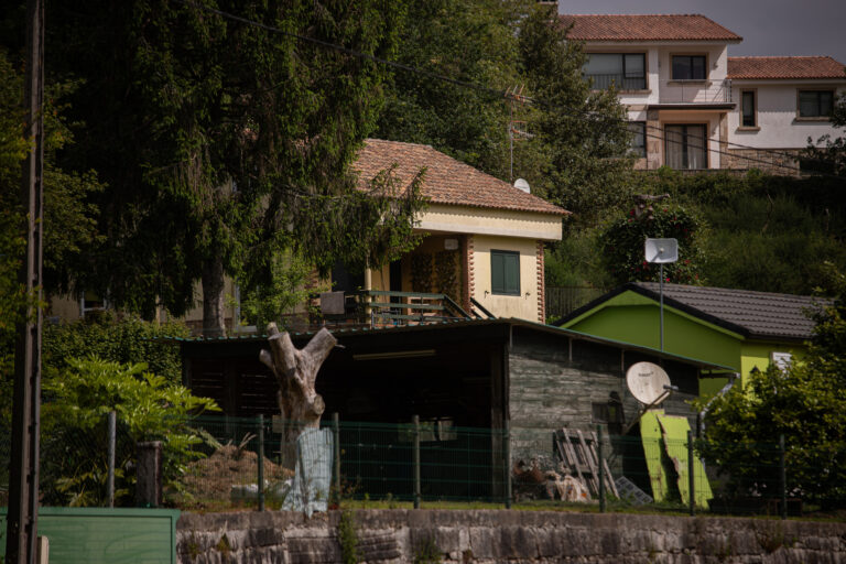Ordenan prisión para o home que quixo queimar a casa da súa exmuller en Tomiño coa súa filla dentro