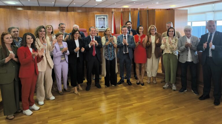 O Pleno aproba o PXOM co único voto favorable do PSOE: “Enterramos a especulación e á oposición”