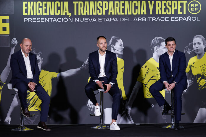 O presidente da RFEF, Rafael Louzán; o novo presidente do CTA, Francisco Soto; e o secretario xeral da RFEF, Álvaro de Miguel; nun acto na Cidade do Fútbol de Las Rozas.. DENNIS AGYEMAN / EUROPA PRESS