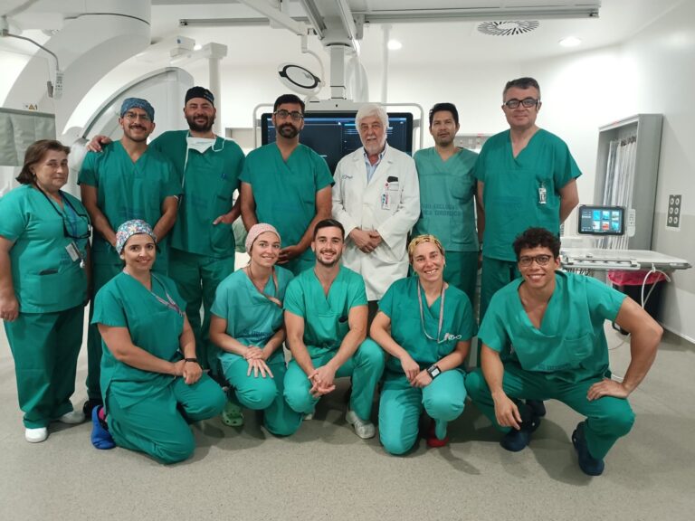 Cardioloxía do Cunqueiro utiliza por primeira vez a nivel mundial unha nova técnica para repor unha prótese aórtica