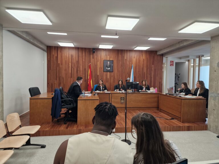 Un acusado de agresión sexual en Vigo di que parou cando ela llo pediu e a muller considera que superou os límites