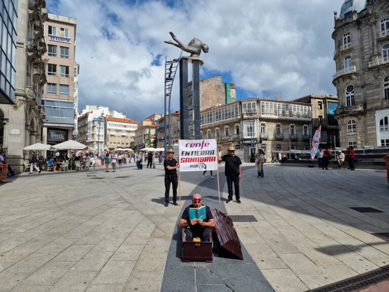 “Están enterrando Sanabria”: protesta en Vigo pola eliminación das paradas do AVE
