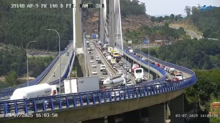 Un accidente na Ponte de Rande provoca retencións na AP-9