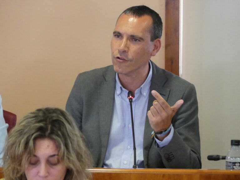 Críticas do PP a Caballero: “máis medidas e menos propaganda” para frear a “caída libre” de Peinador