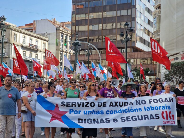 Decenas de persoas protestan para esixir un protocolo que garanta seguridade no SAF: “Teresa somos todas”