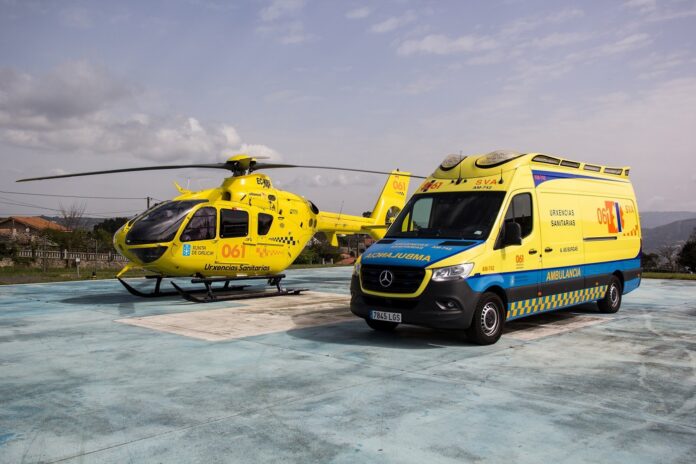 Arquivo - Helicóptero e ambulancia do 061.. 061 - Arquivo