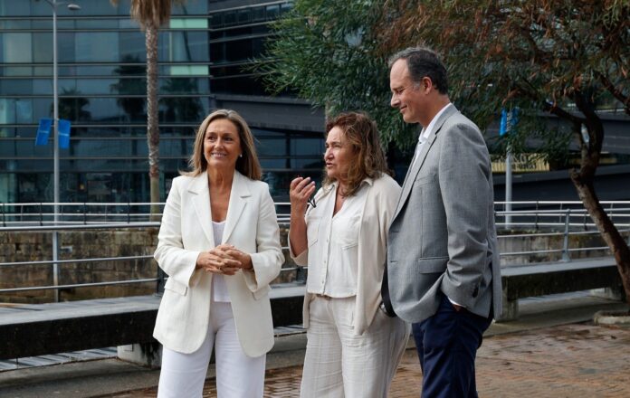A vicepresidenta da Deputación de Pontevedra, Luisa Sánchez; a delegada territorial da Xunta en Vigo, Ana Ortiz; e o presidente do Porto, Carlos Botana, fan balance do Galicia Fest.. DEPUTACIÓN DE PONTEVEDRA