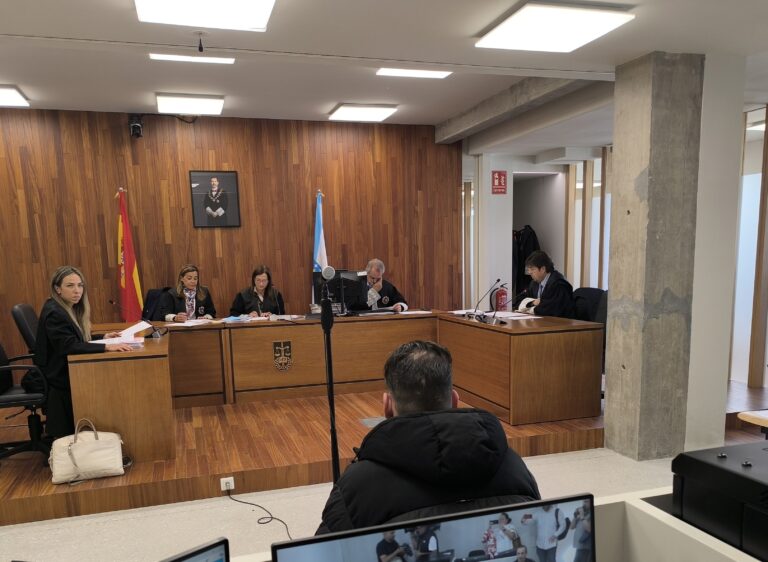 En liberdade o acusado de lazar cocaína a dous axentes de policía en Vigo