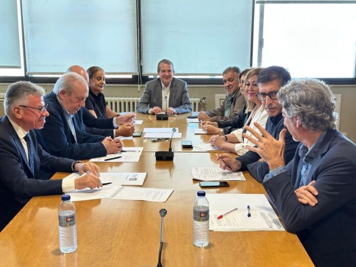Primeira reunión da comisión de estudo para a creación da Empresa Pública Municipal de Vivenda de Vigo, EMVIGO, a 14 de outubro de 2025.. CONCELLO DE VIGO