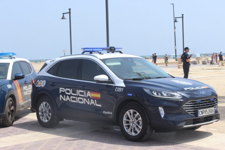 Abordado un buque a 600 millas de Canarias con 6.500 quilos de cocaína con destino a Vigo