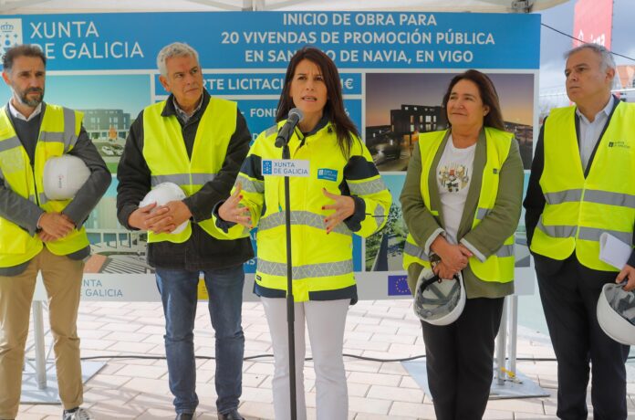 A conselleira María Martínez Allegue visita o inicio das obras dun novo edificio de vivendas en Navia (Vigo).. XUNTA DE GALICIA
