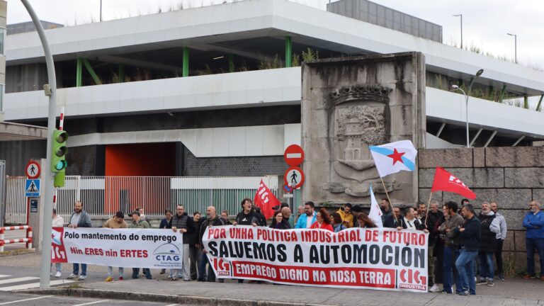 Concentracións da CIG ante a sede de CEAGA en Vigo pedindo medidas ante a “crise” que afecta á automoción