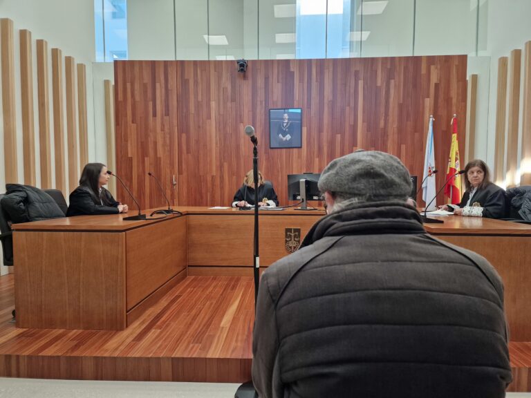 Seis meses para o octoxenario que se tocou os xenitais diante dunha menor en Vigo