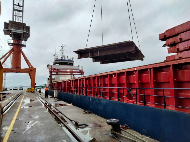 O estaleiro vigués San Enrique remata con éxito o seu primeiro encargo para a eólica mariña