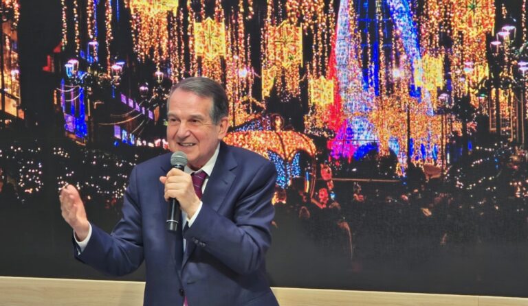 Caballero reta a Nova York: “En Times Square teñen que aprender do Nadal de Vigo”