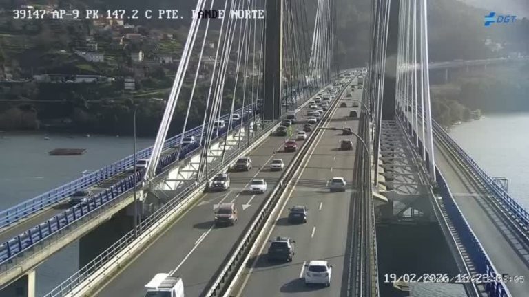 Colas quilométricas na AP-9 por un accidente de tres coches na ponte de Rande