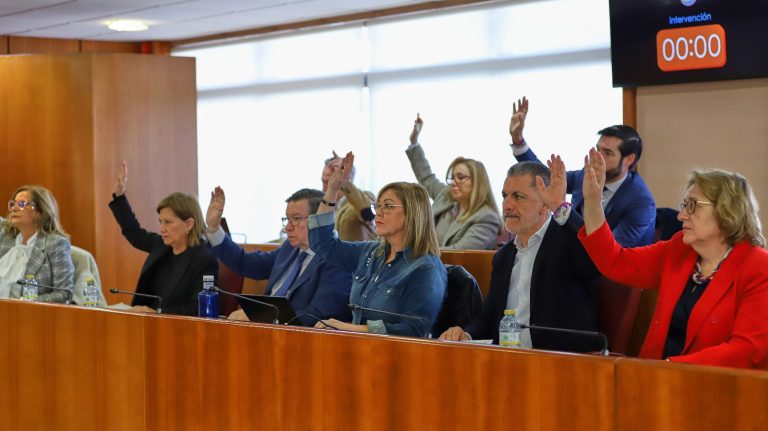 O PSOE queda só en Vigo nun recoñecemento a Sánchez pola alta tensión que a oposición lamenta o “servilismo”