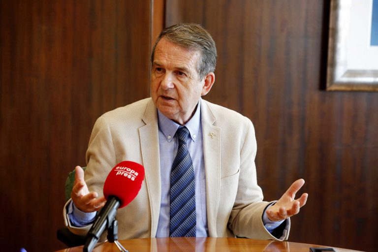 Abel Caballero denuncia un “ataque frontal” de Rafael Louzán contra a candidatura de Vigo para o Mundial 2030