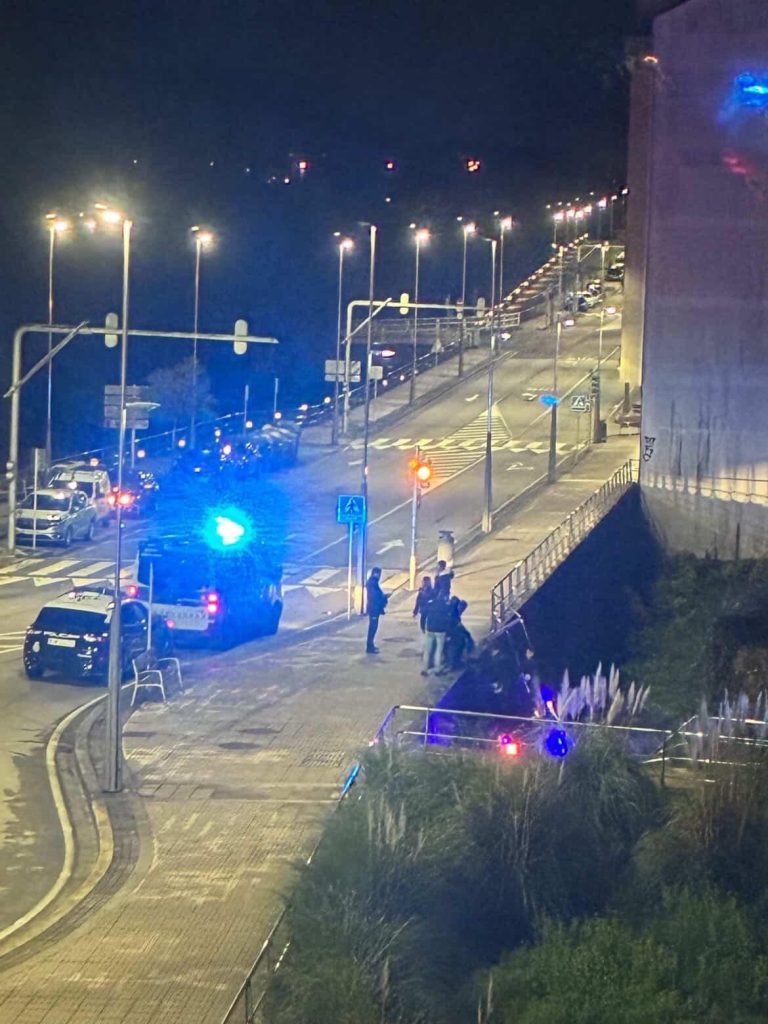 Falece unha muller ao saír da vía e envorcar co seu vehículo en Vigo