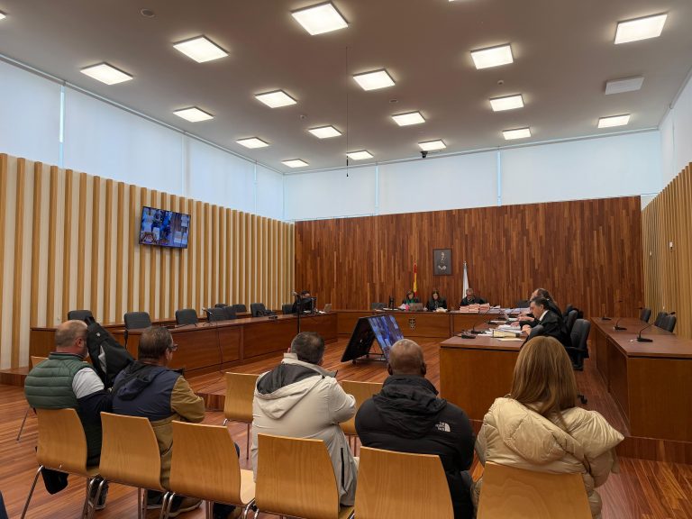 Comeza en Vigo o xuízo contra cinco acusados de introducir case 3.000 quilos de cocaína no pesqueiro ‘Simione’