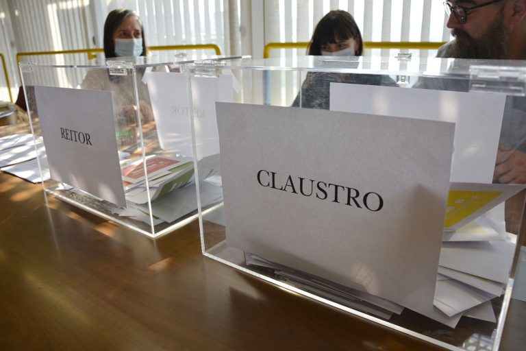 A Universidade de Vigo pecha o prazo de candidaturas ao reitorado con tres aspirantes