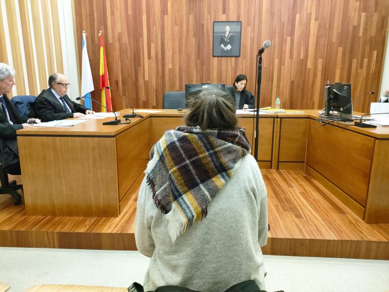 “Equivoqueime de pedal, estaba nerviosa”, di unha  acusada de condución temeraria en Vigo que se espetou contra un muro