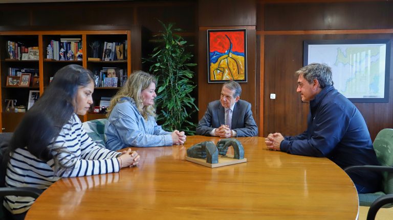 Abel Caballero traslada o seu apoio aos médicos pechados no CIS Olimpia Valencia