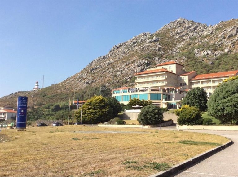 O Concello de Oia require ao Balneario do Atlántico a demolición “inmediata” do Talaso de Mougás