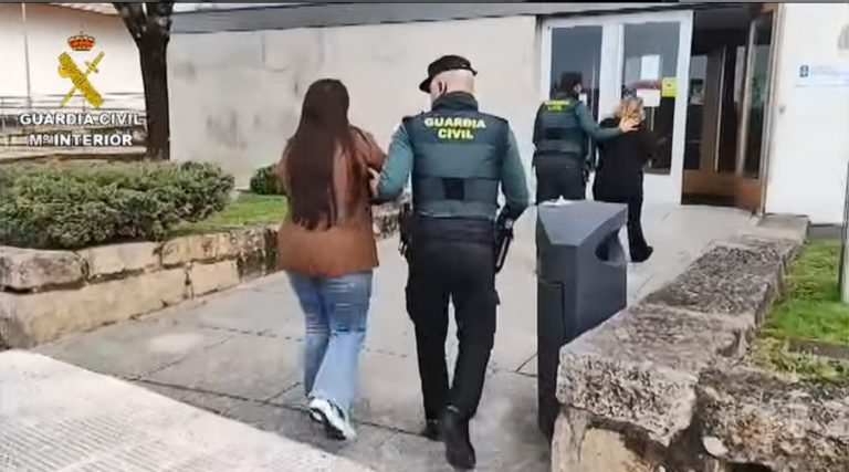 A Garda Civil desartella unha rede que estafaba a entidades bancarias usando identidades usurpadas