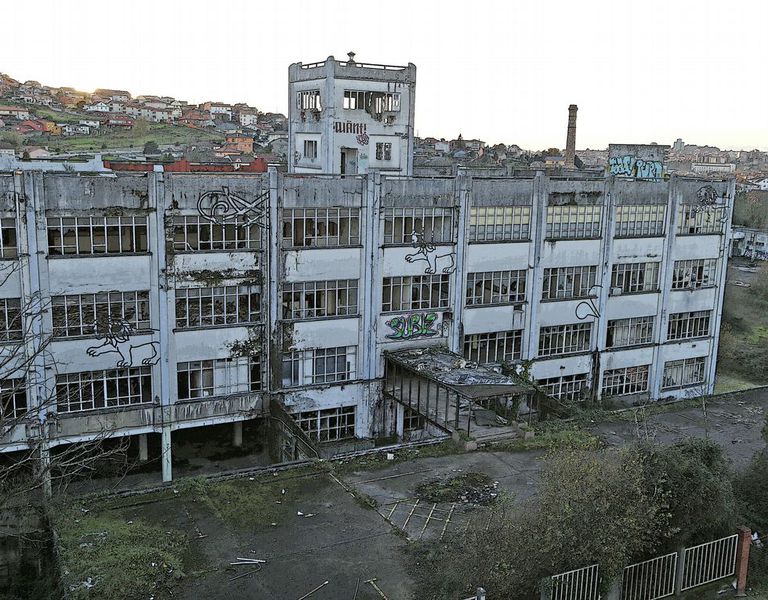 Luz verde ambiental ao PERI da antiga fábrica de Álvarez en Cabral: deberá conservar a antiga fábrica e a cheminea