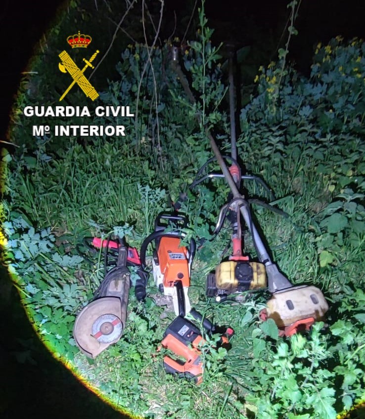 Detido un veciño de Vigo nas Neves tras ser sorprendido con maquinaria agrícola supostamente roubada