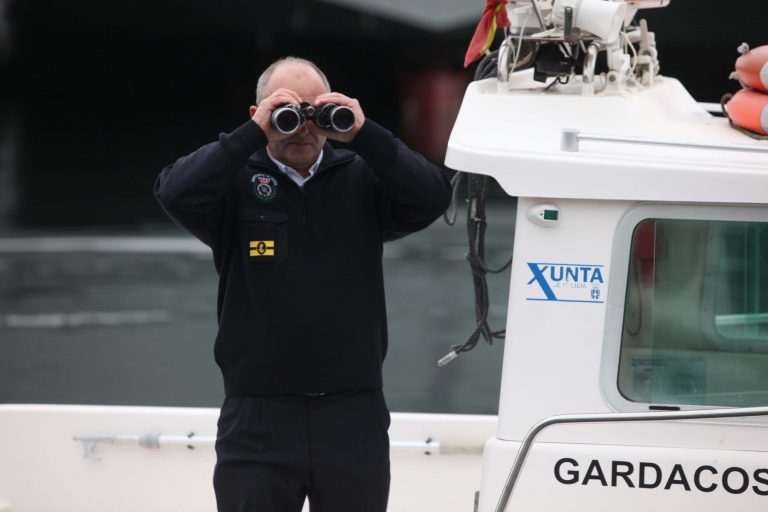Buscan por terra, mar e aire un veciño de Redondela desaparecido desde o luns