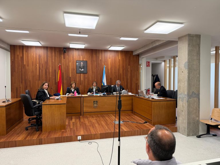 “Tiven que vivir na rúa dentro dun coche, co meu fillo menor de idade e dous gatos”, di unha estafada