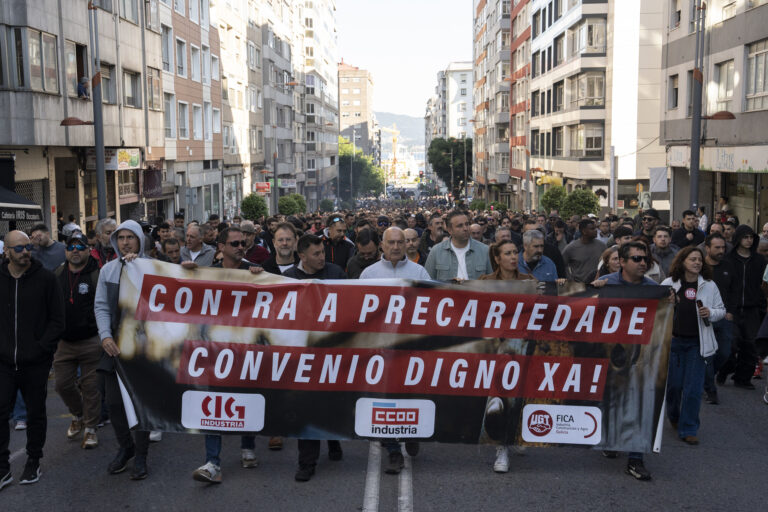 O sector do metal sae masivamente á rúa en Vigo no medio dun amplo dispositivo policial