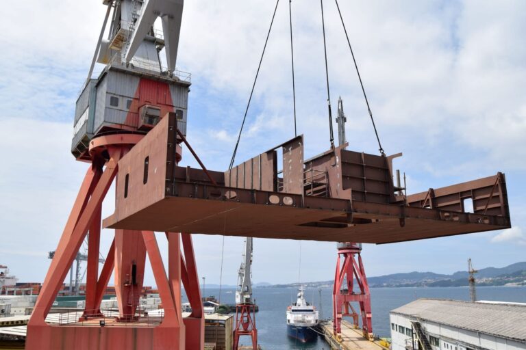 O Porto de Vigo permite a Estaleiros San Enrique seguir coa actividade mentres se resolven as súas alegacións