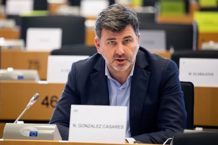 González Casares afea o “partidismo” do presidente do Porto de Vigo na súa viaxe a Bruxelas