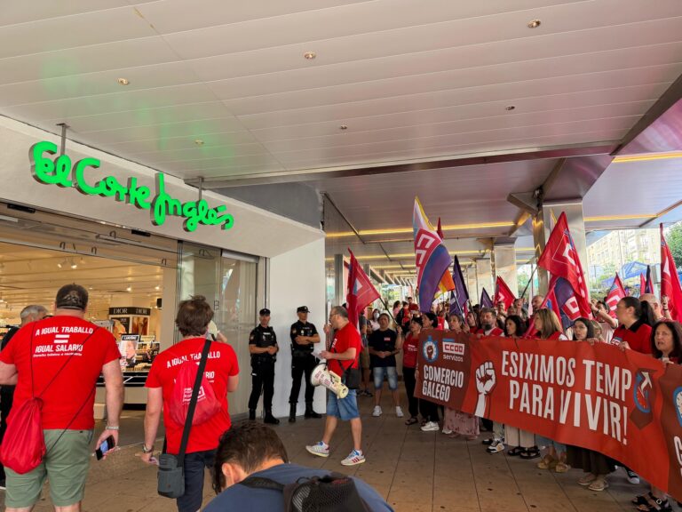 Protesta de traballadores do comercio Vigo contra o traballo en festivos: “Esiximos tempo para vivir”