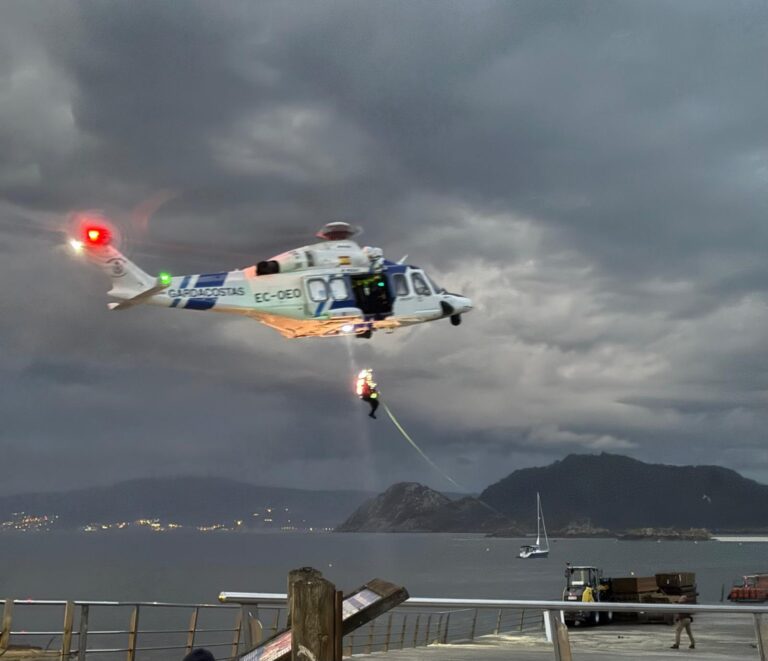 Un traballador das illas Cíes é evacuado en helicóptero tras presentar síntomas compatibles cun ictus