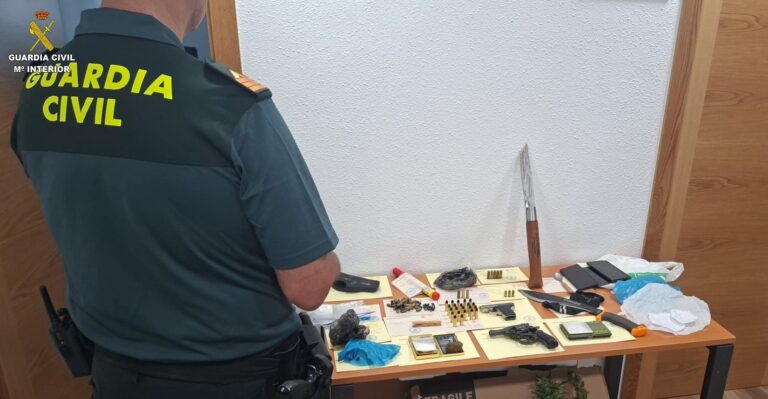 Prisión para un home que ameazou cunha arma a unha muller e aos seus fillos na área de Vigo