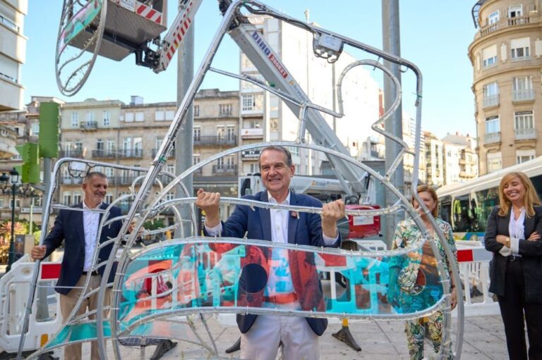 Vigo pon en marcha o Nadal: comeza a montaxe dos grandes elementos con case 13 millóns de luces
