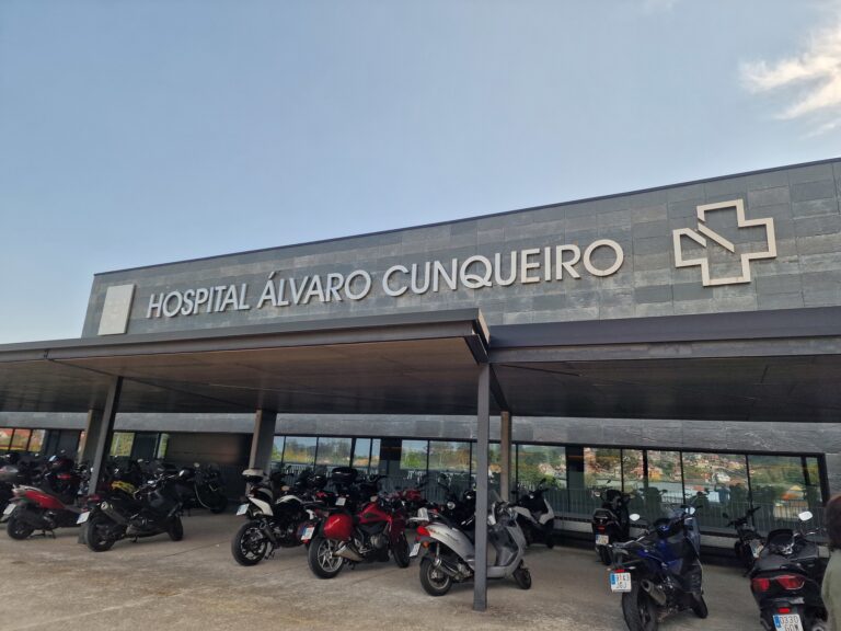 O TSXG avala a sanción de 30 días a unha vixiante por losquear un paciente reducido no Álvaro Cunqueiro